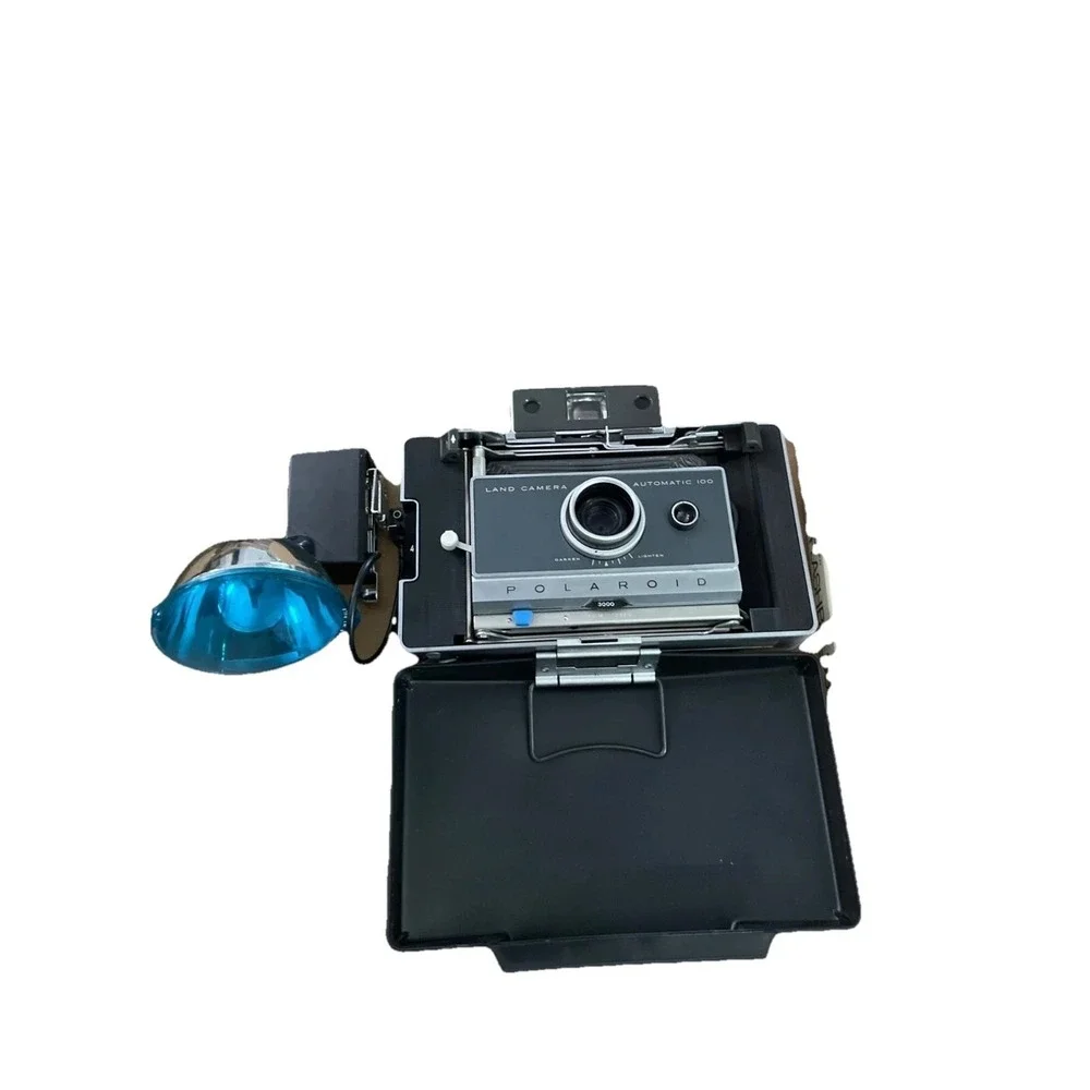 Polaroid Automatic 100 Land Camera with Flashbulbs Case Kit Vintage